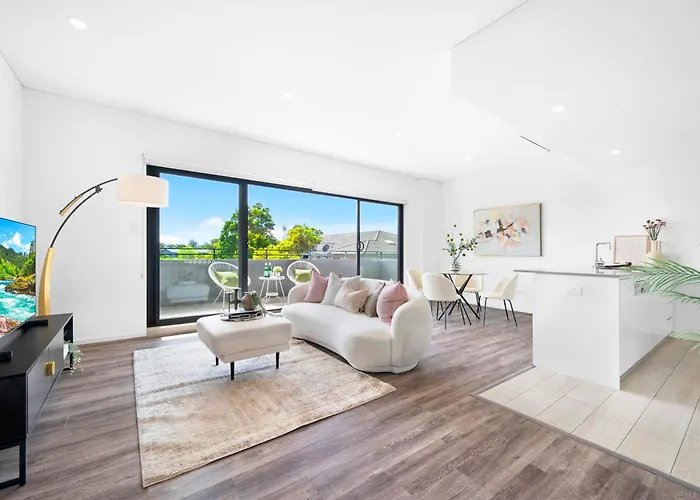 Bright & Elegant 2Br With 2 Parking In Mascot