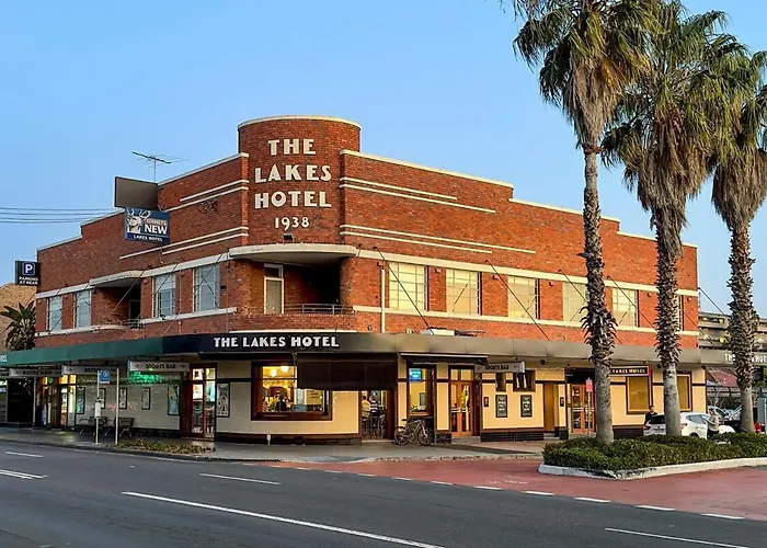 The Lakes Hotel, Rosebery