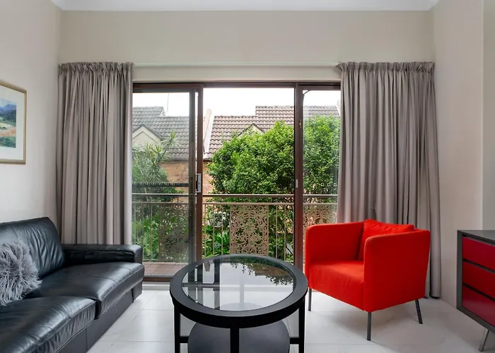 Spacious 3-Bed Townhouse In Stylish Balmain