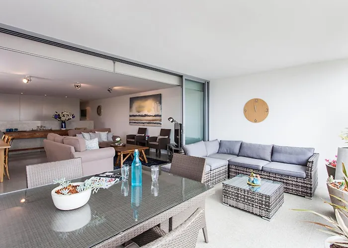 Modern & Sleek, Minutes To The City. Parking/Pool