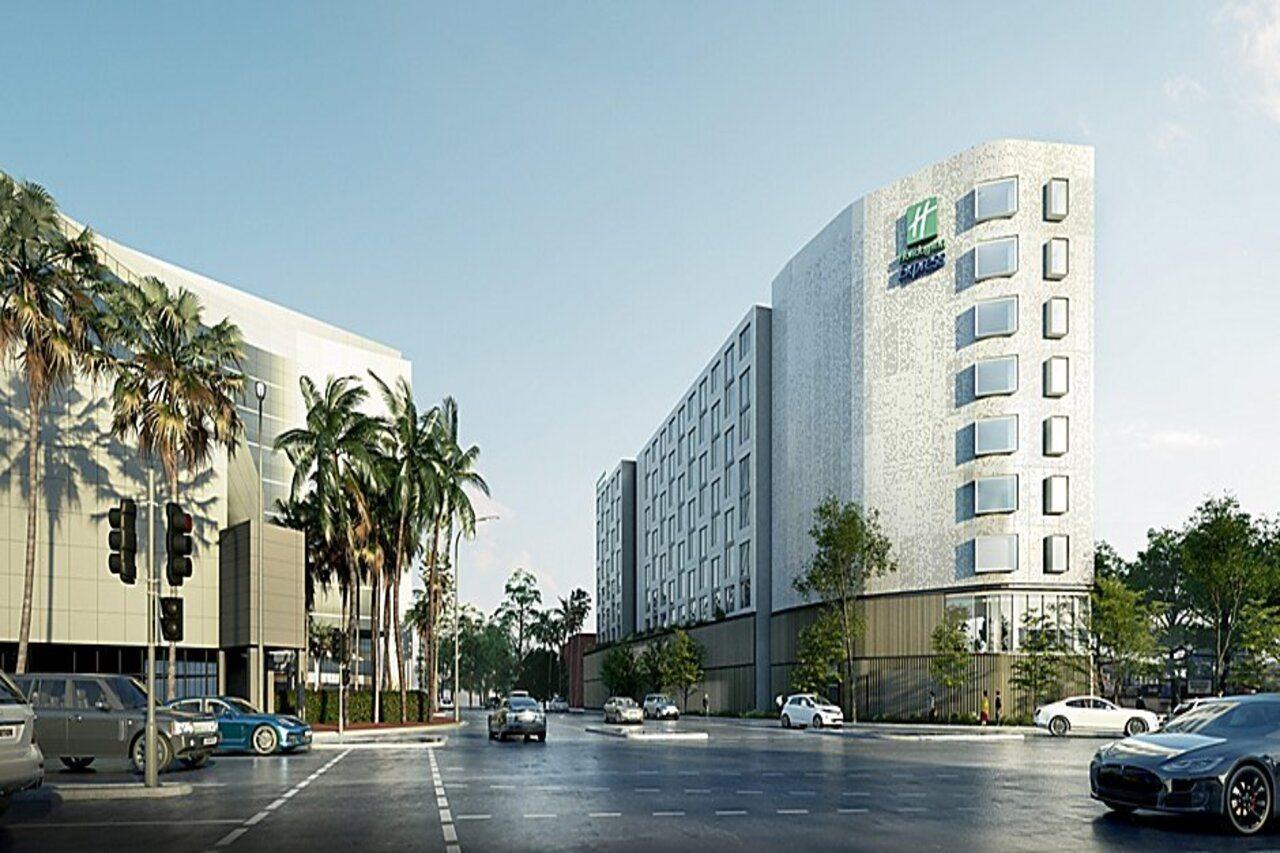 Express Airport By Ihg 4*