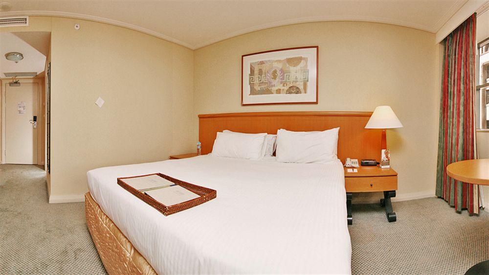Rydges World Square 4*