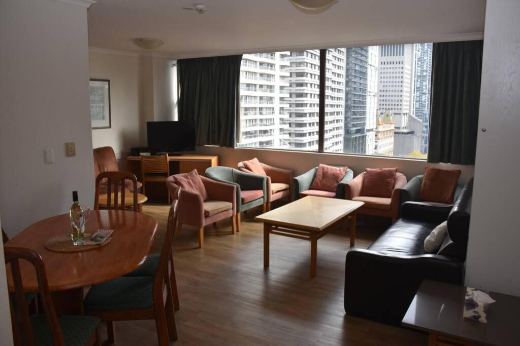 Hyde Park Plaza Park View 2 Bedroom Pet Friendly Apartment Sydney