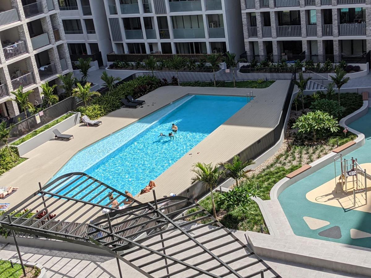 Elegant 3-bed 2-bath, Balcony, With Pool Included, No Parties! Sydney