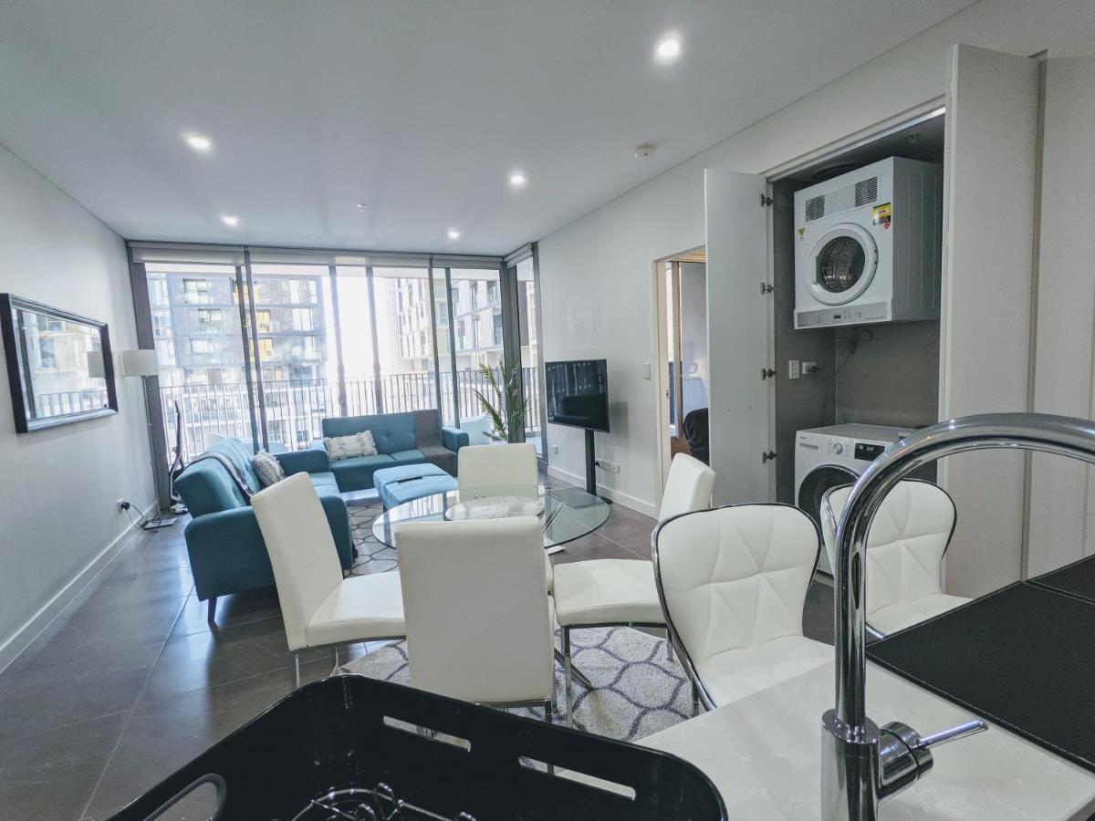 Apartment Elegant 3-bed 2-bath, Balcony, With Pool Included, No Parties! *