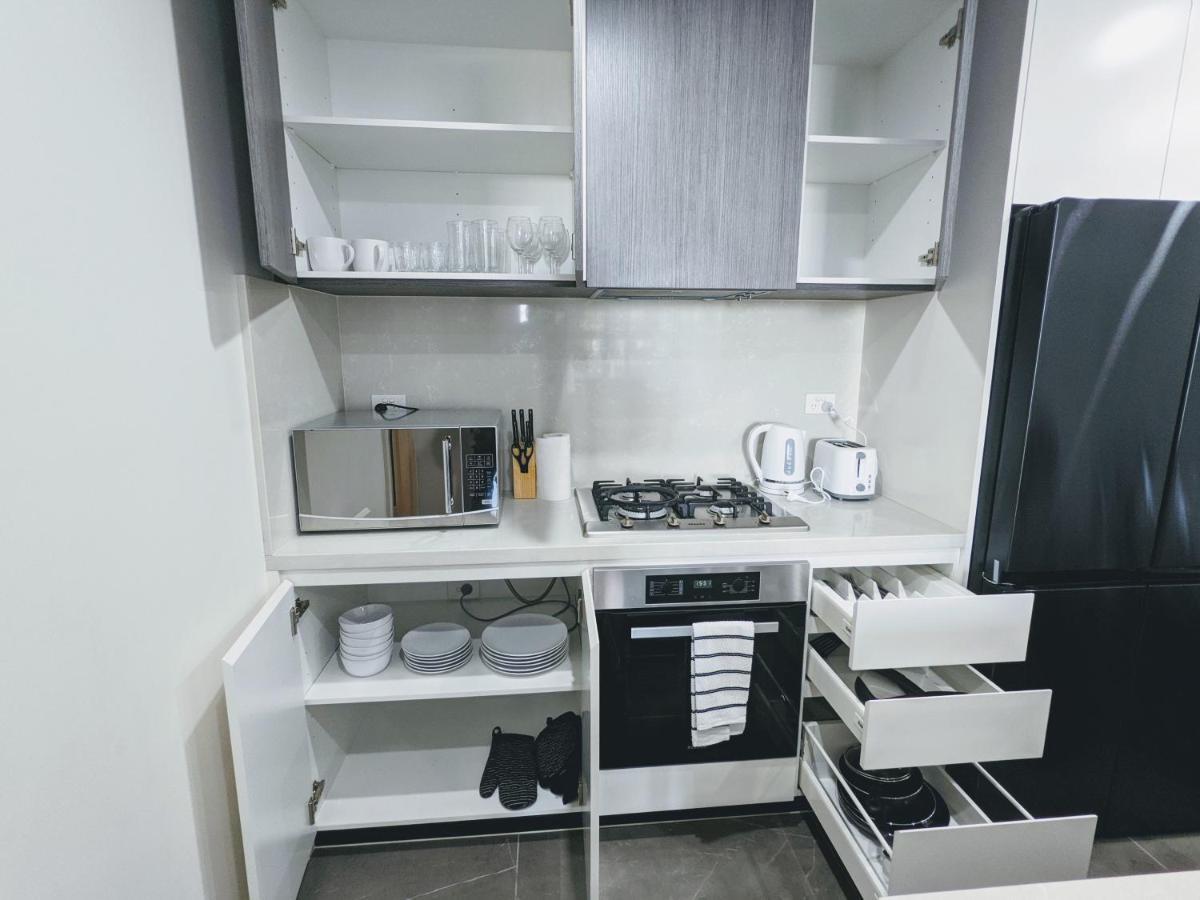 Elegant 3-bed 2-bath, Balcony, With Pool Included, No Parties! Sydney