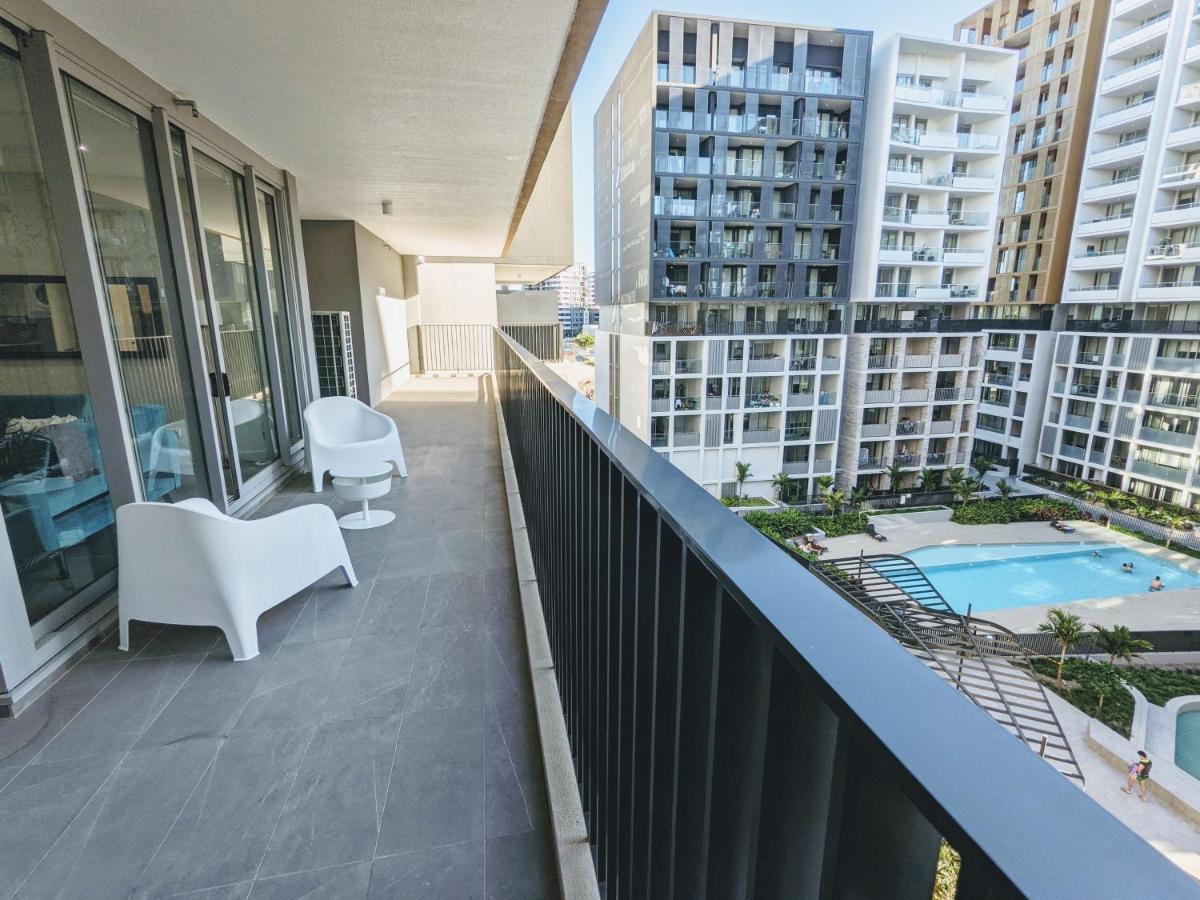 Elegant 3-bed 2-bath, Balcony, With Pool Included, No Parties!