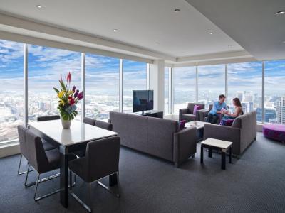 Meriton World Tower,