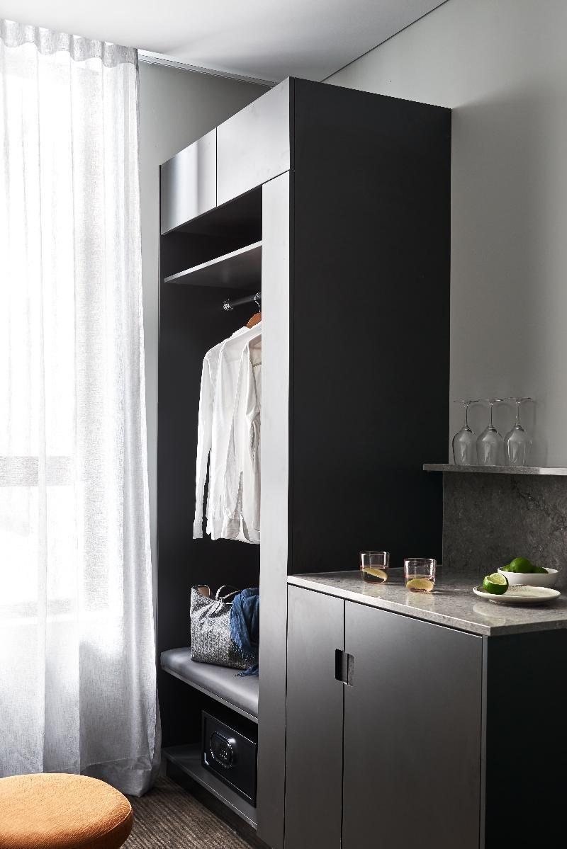 Veriu Square 4*