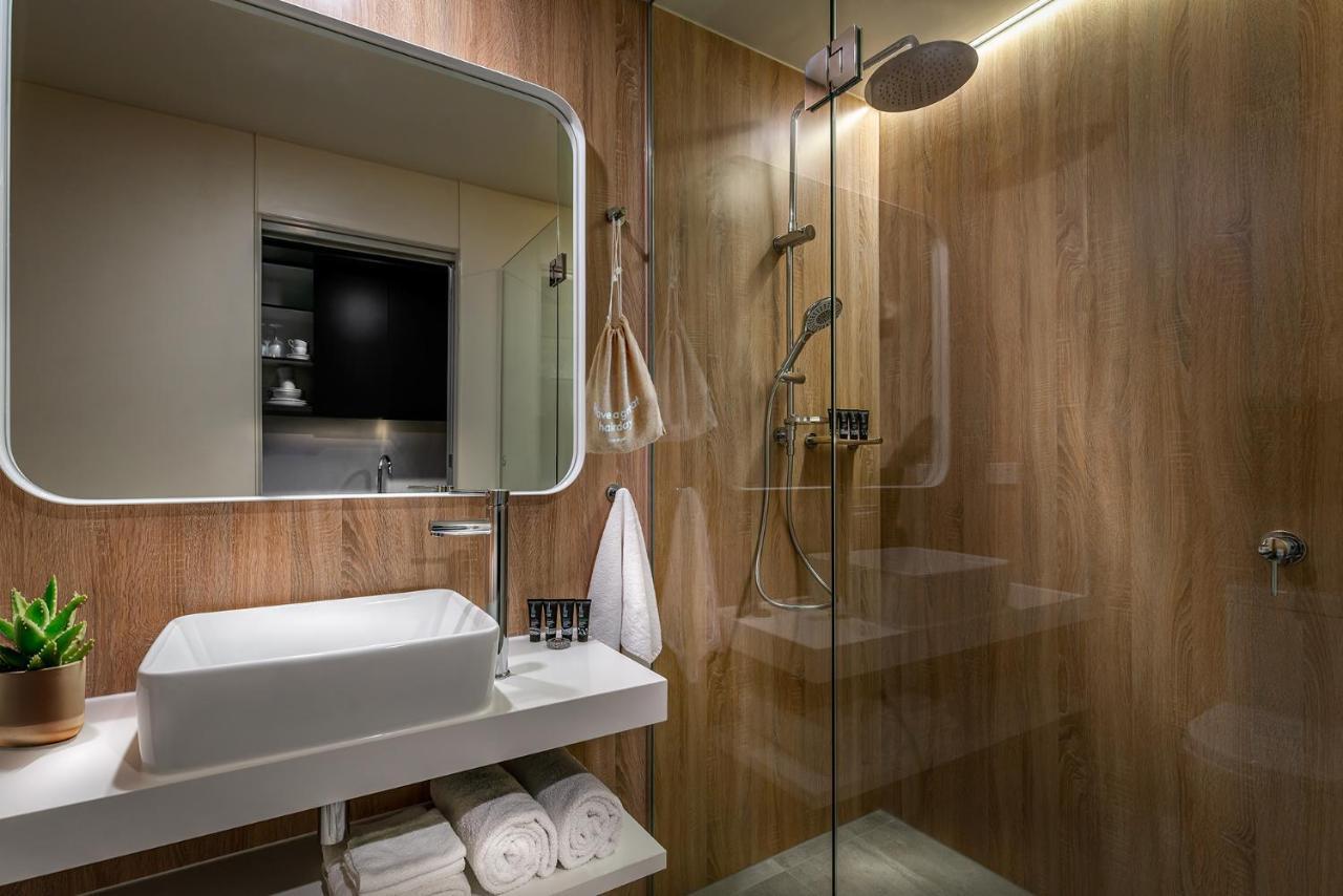Veriu Square 4*
