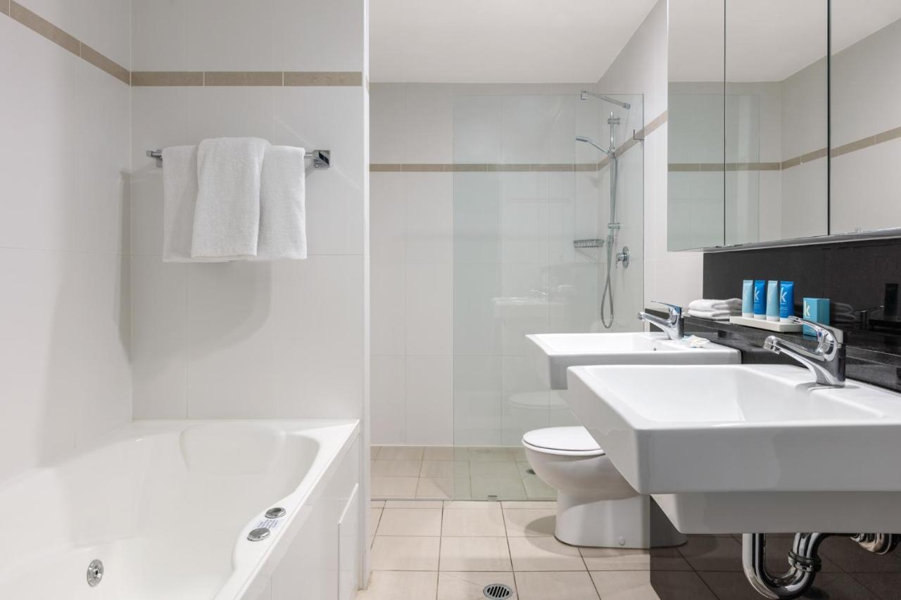 Aparthotel Meriton World Tower, 5*