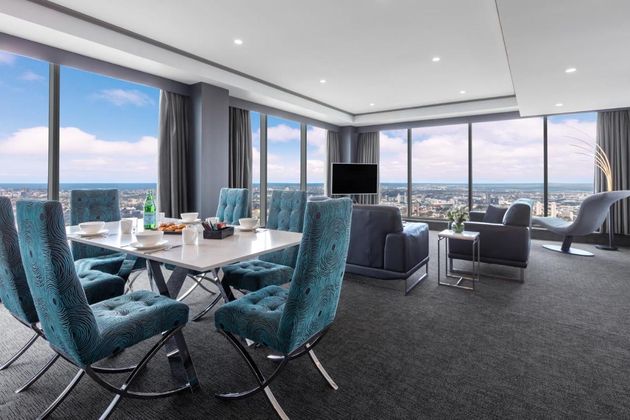 Meriton World Tower,