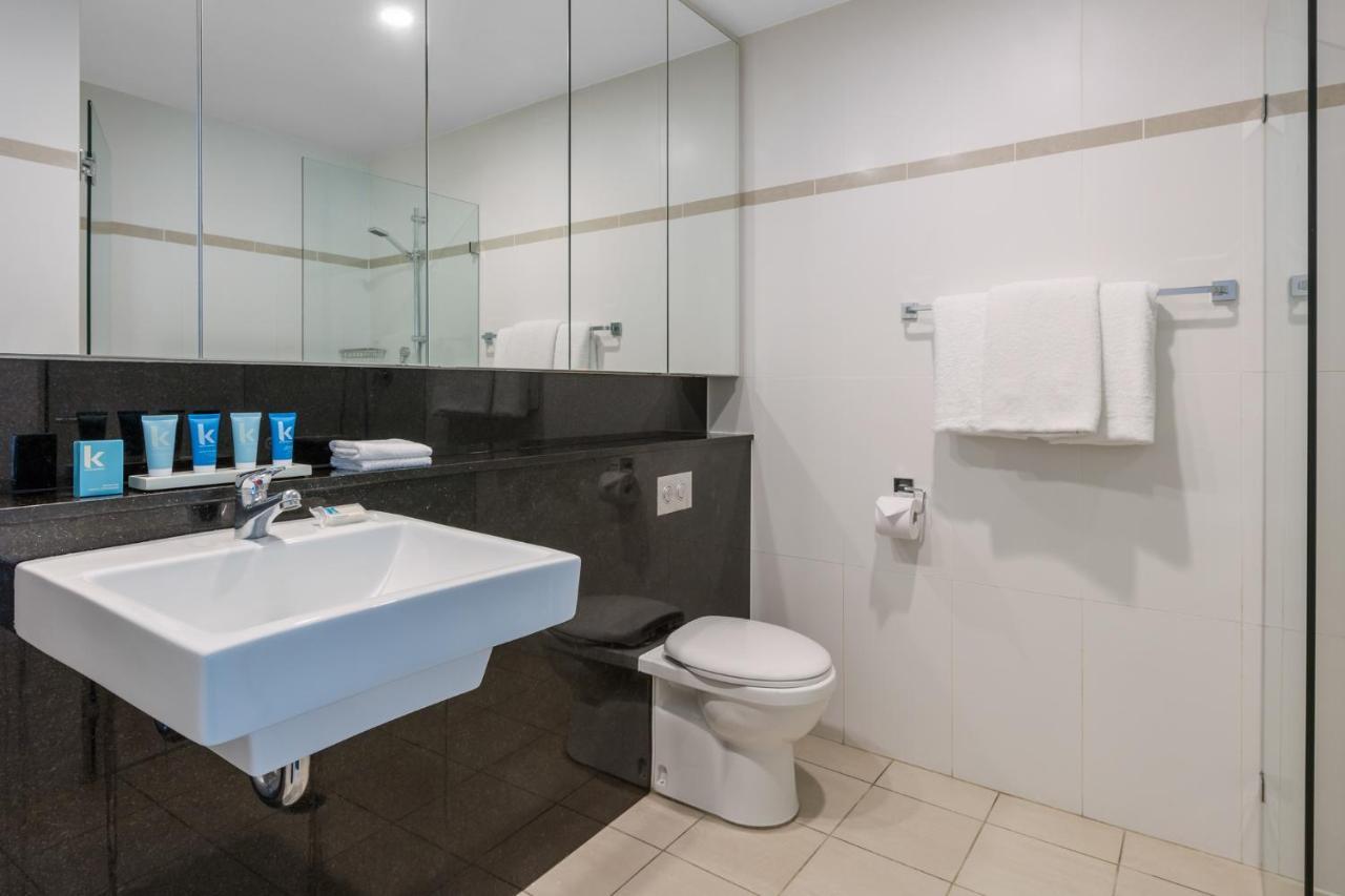 Meriton World Tower,