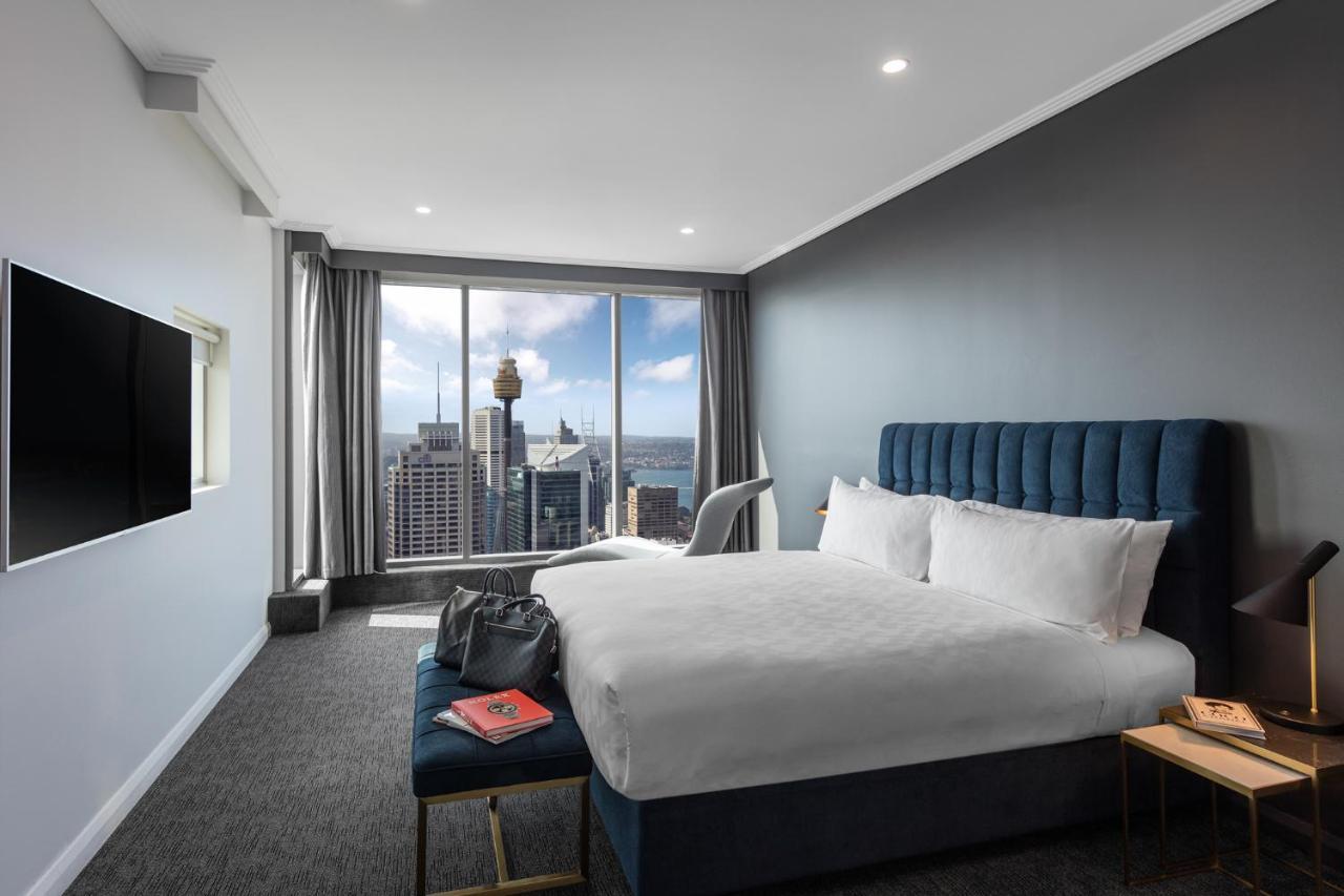 Meriton World Tower,