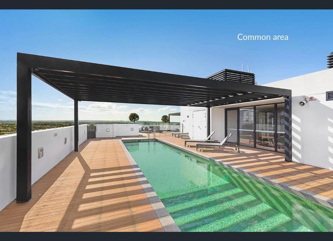 Apartment Modern Spacious Pad With Rooftop Pool And Gym Sydney
