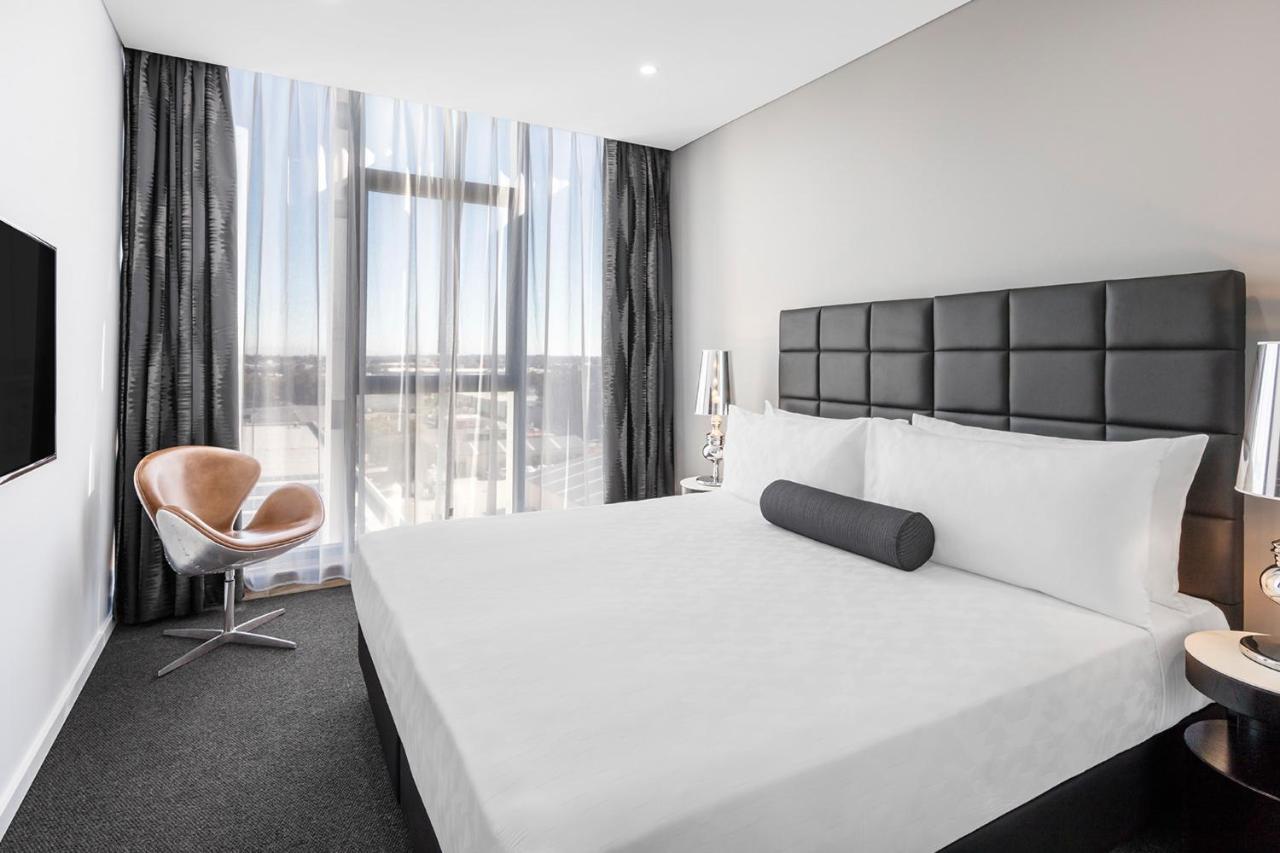 Meriton Mascot Hotel 5*