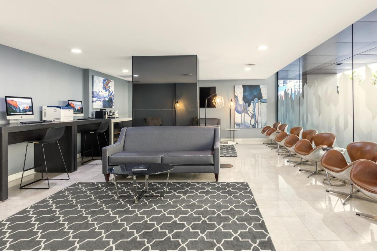 Meriton Mascot Hotel 5*