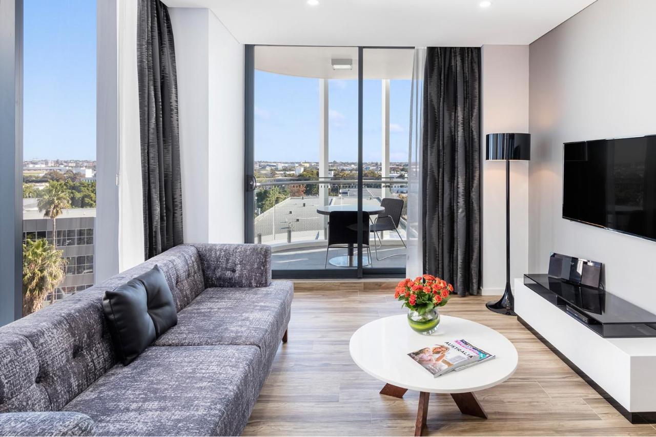 Meriton Mascot Hotel 5*