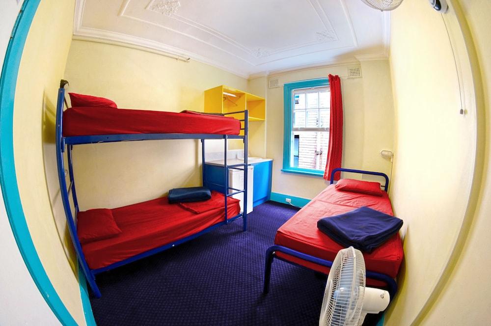 Mad Monkey Potts Point Hostel