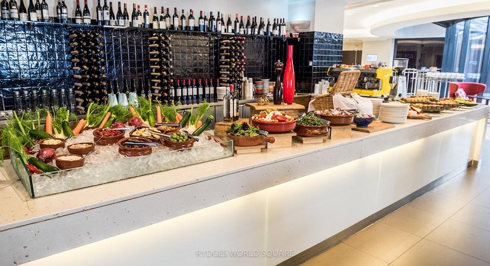 Rydges World Square Hotel