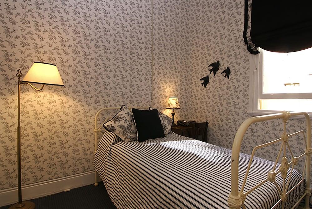 The Russell Boutique 3*