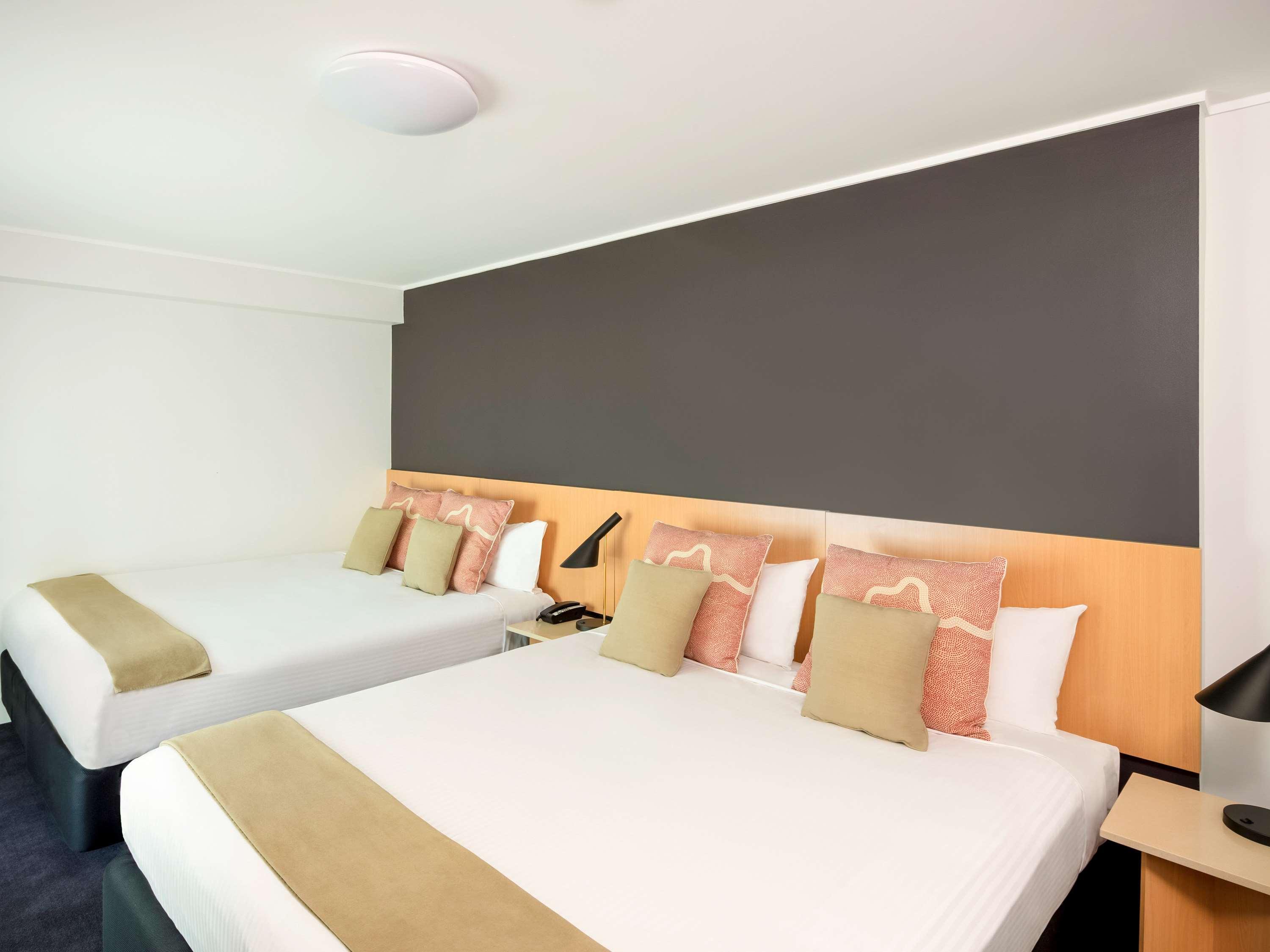 Hotel Ibis World Square Sydney