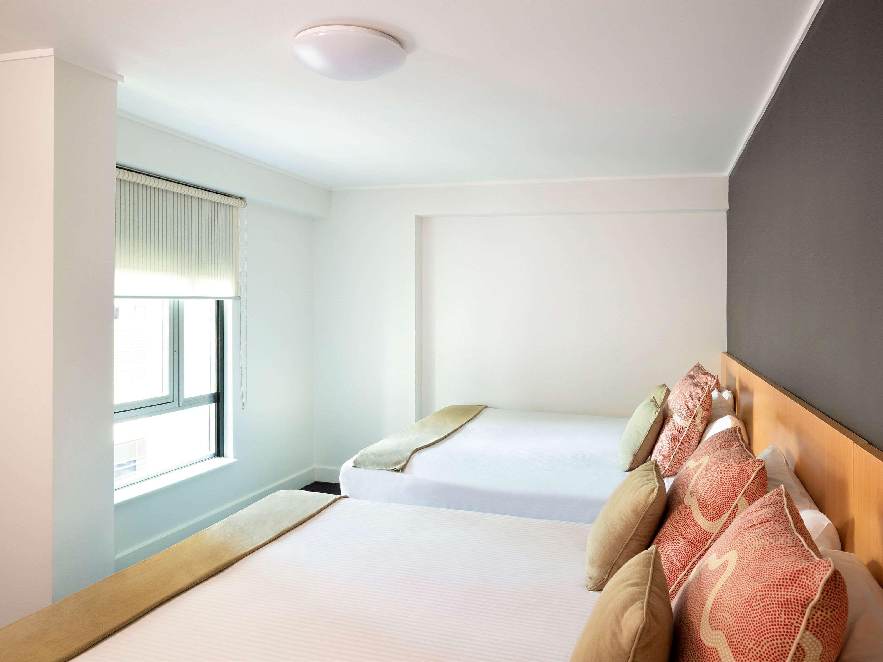 Hotel Ibis World Square