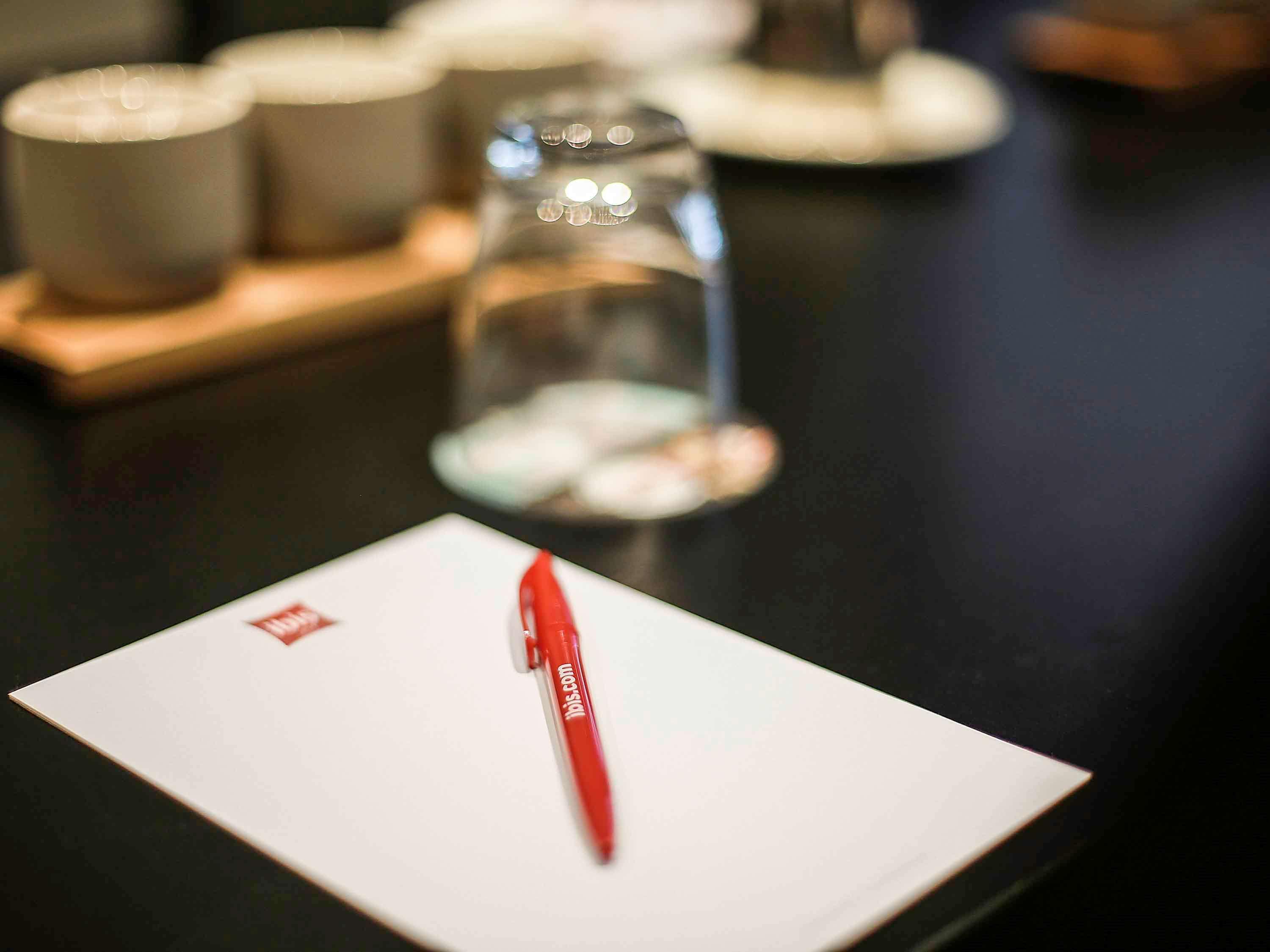 Hotel Ibis World Square 3*