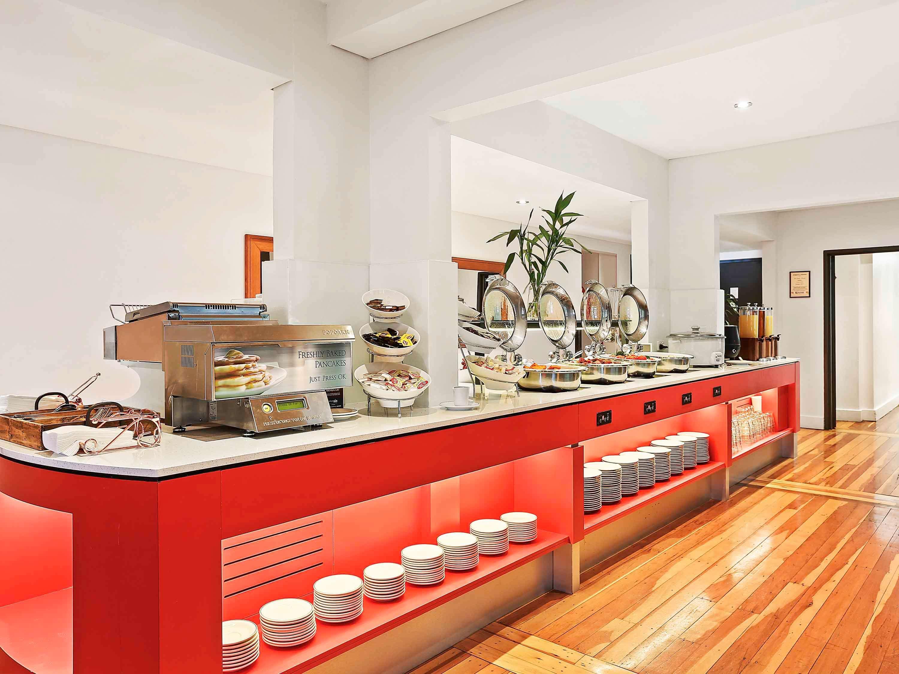 Hotel Ibis World Square 3*