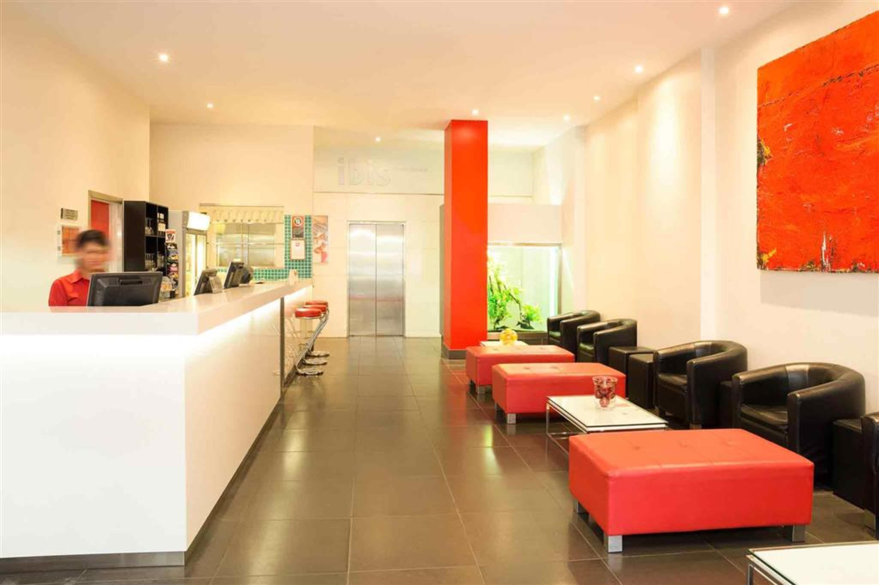 Hotel Ibis World Square