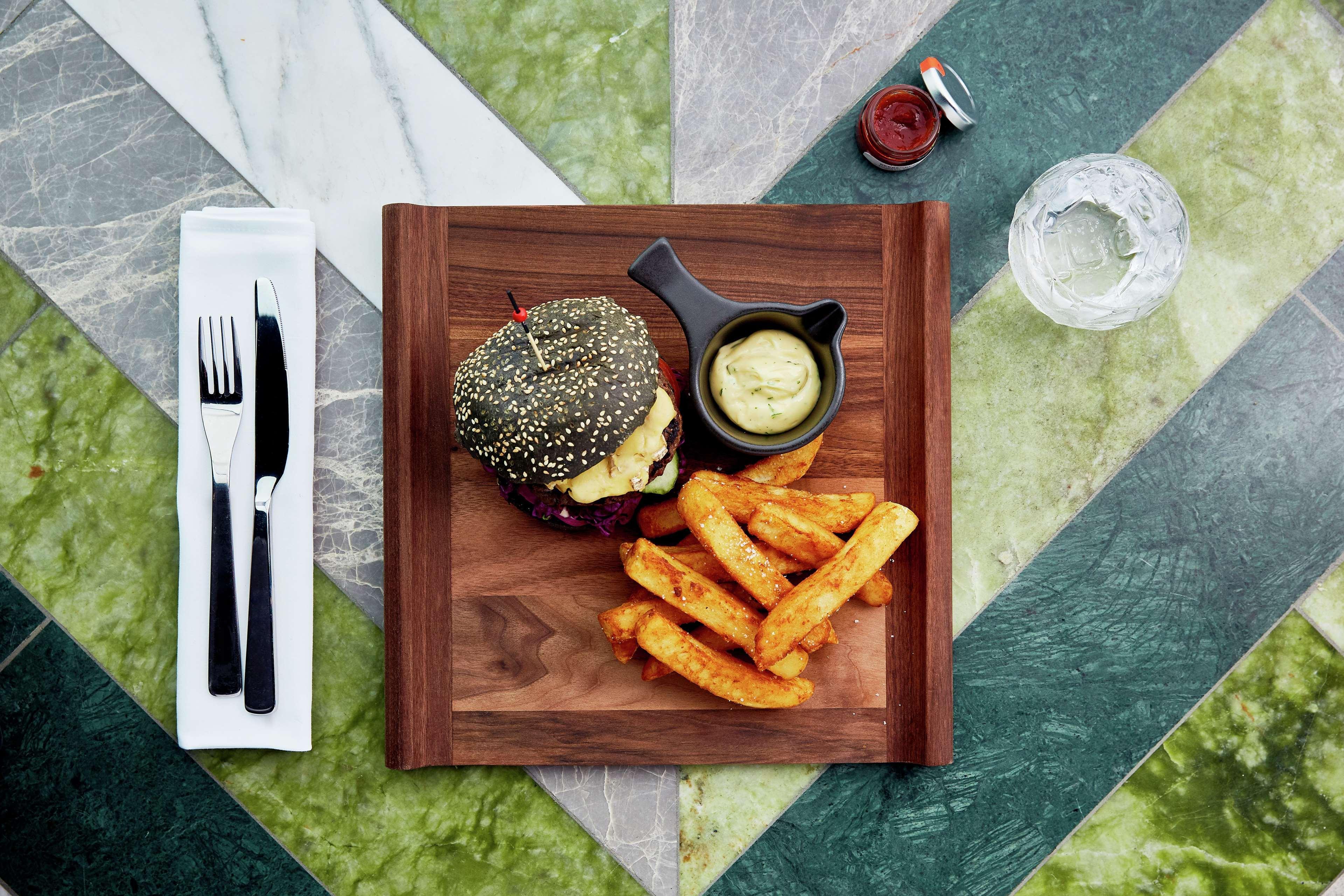 Hotel West Sydney, Curio Collection By Hilton 4*