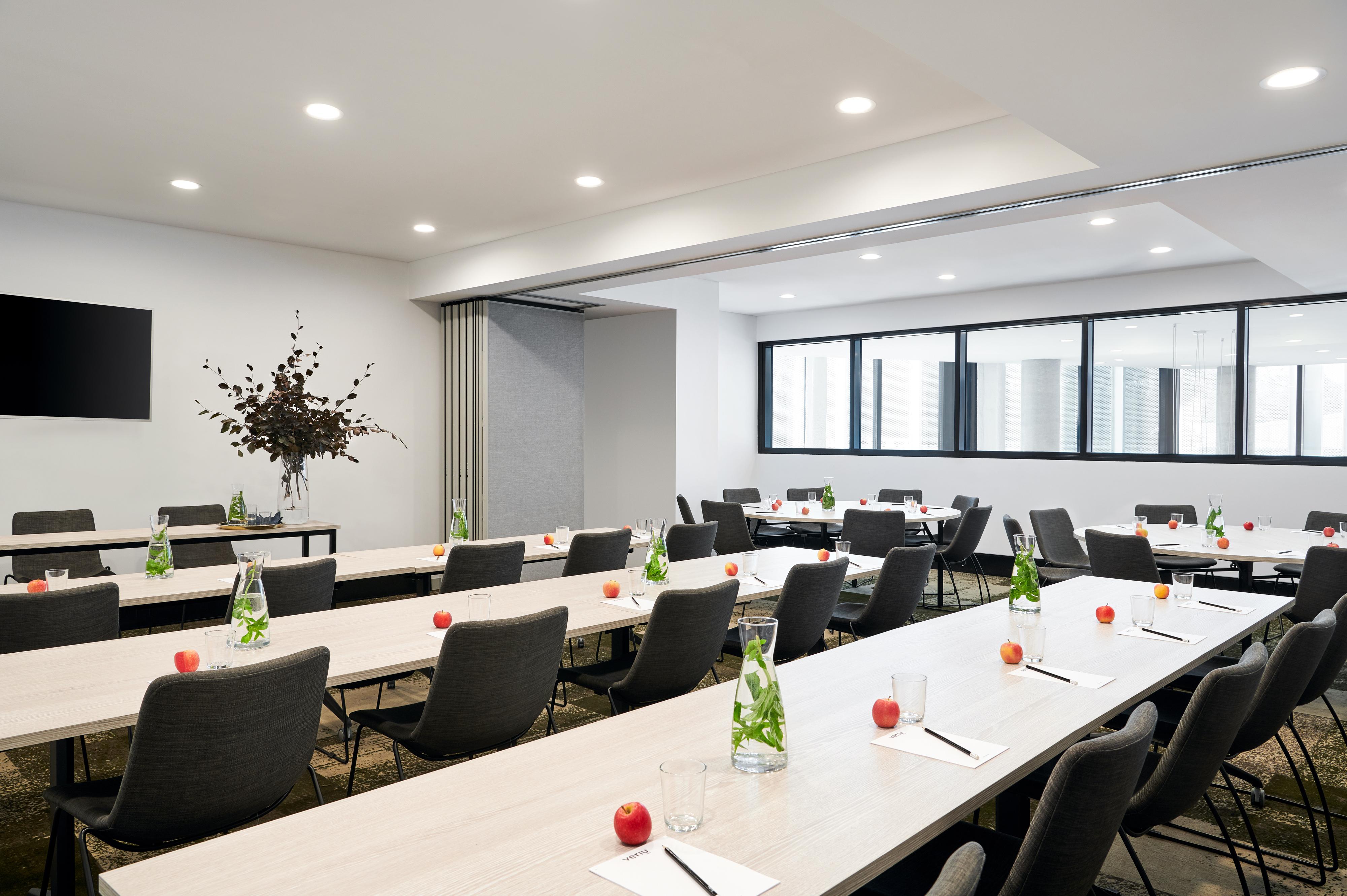 Veriu Square Aparthotel 4*