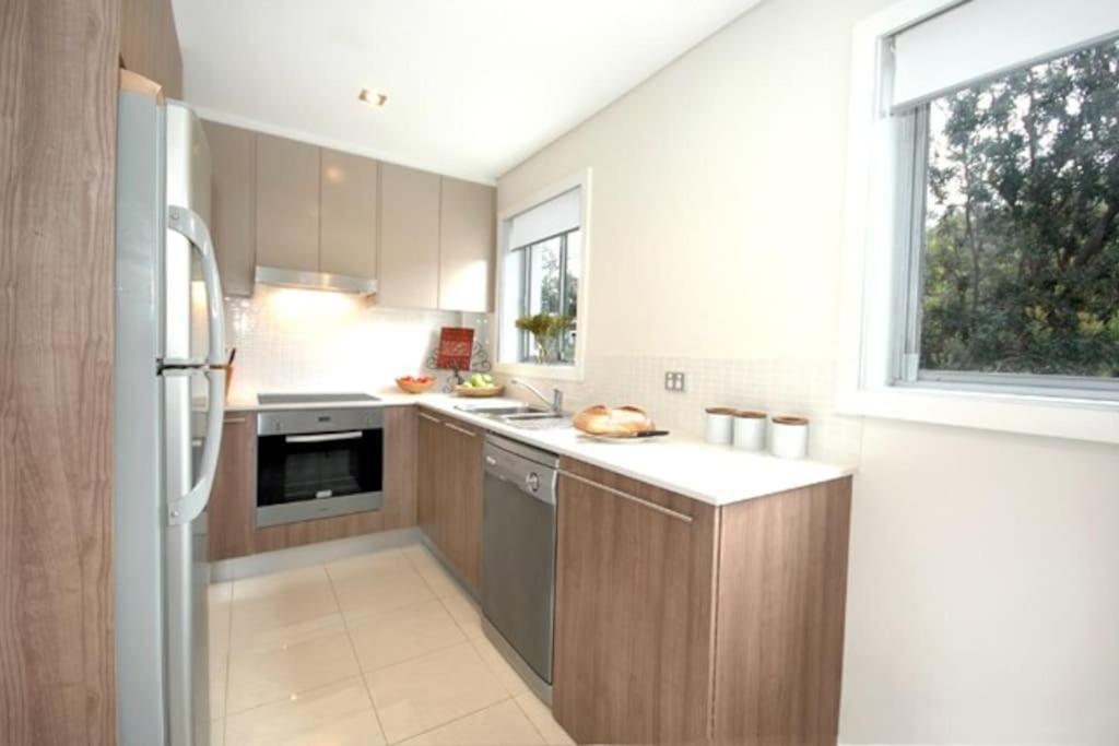 Apartment Velly-modern Light 2br Moments From Clovelly *