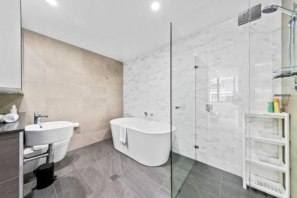 Facilities On-site 4 Bedrooms Olympic Park Apartment