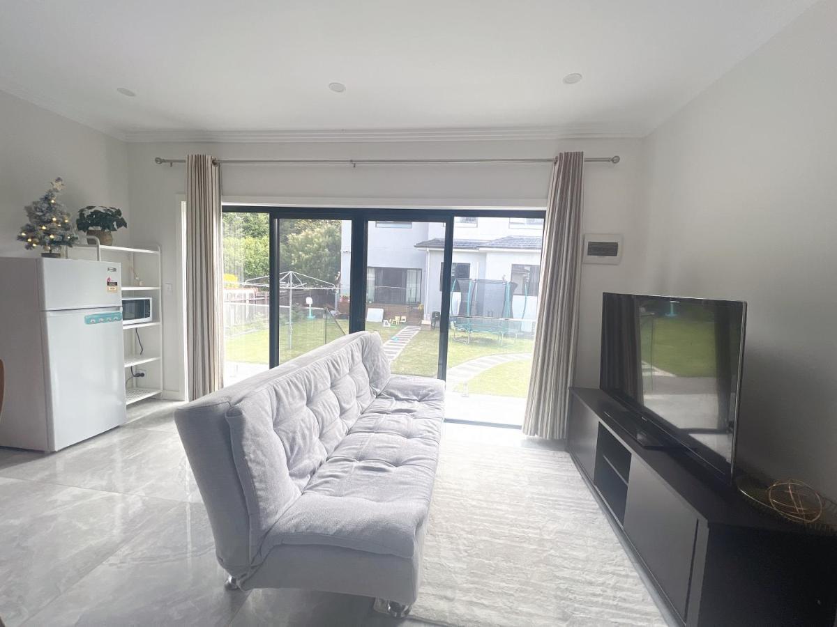 Entire New Granny Flat With 3 Bedrooms 2 Bathrooms Holiday home Sydney