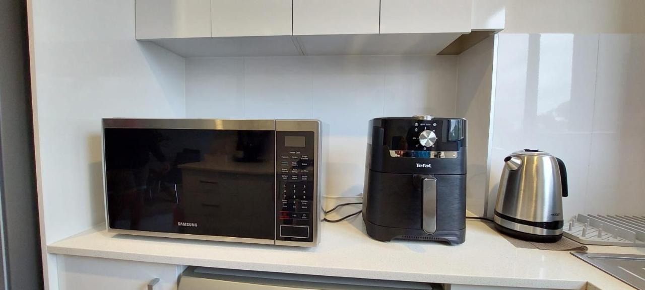 Shared Bright And Cozy In Parramatta Cbd - Close To Everything Homestay *