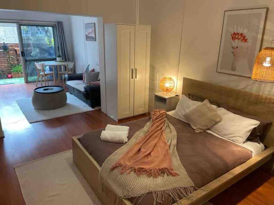 Lovely Front Studio Apartment Sydney