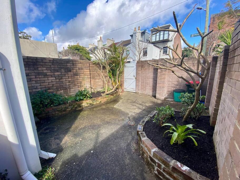 Rear Studio With Open Space Apartment Sydney