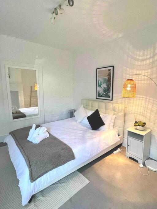 Rear Studio With Open Space * Sydney