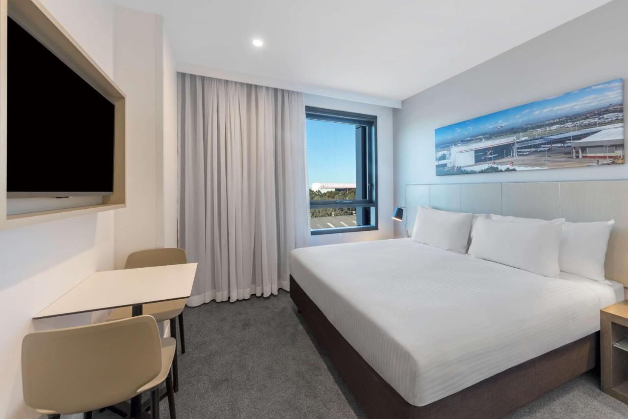 Hotel Travelodge Airport 4*