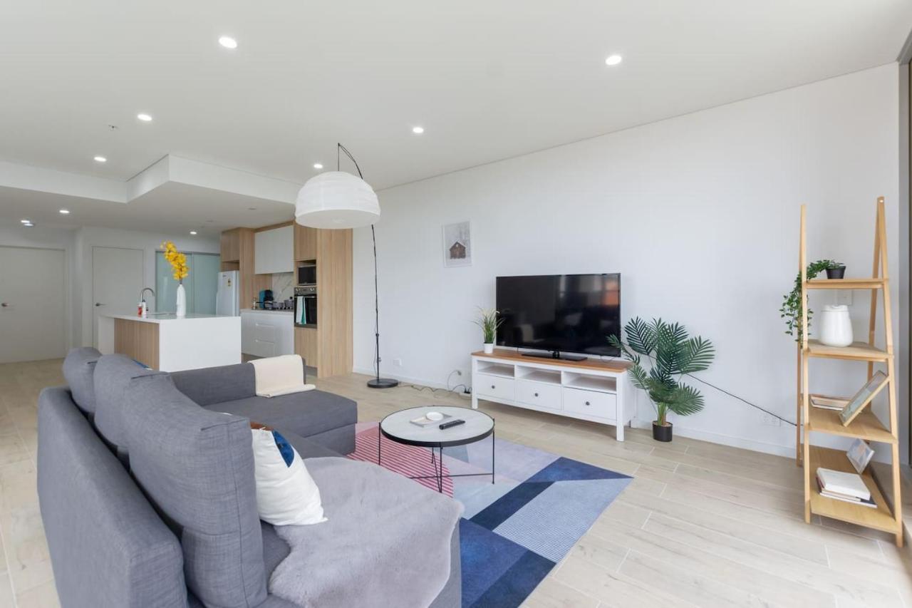 Cozy 2br W Free Parking Near Westfield Parramatta Apartment