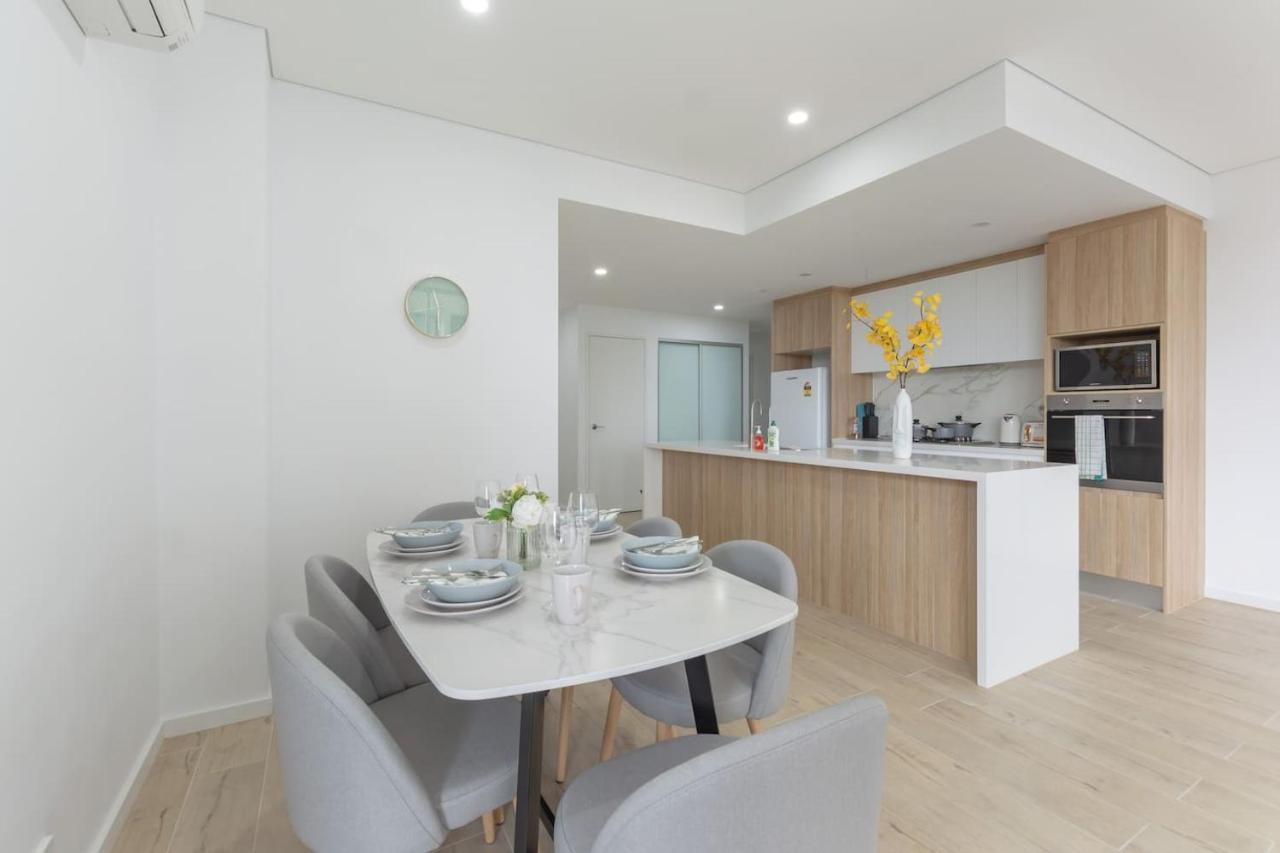 Cozy 2br W Free Parking Near Westfield Parramatta Apartment *