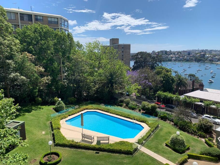 Beautiful Harbour Views, Stylish & Pool Apartment Sydney