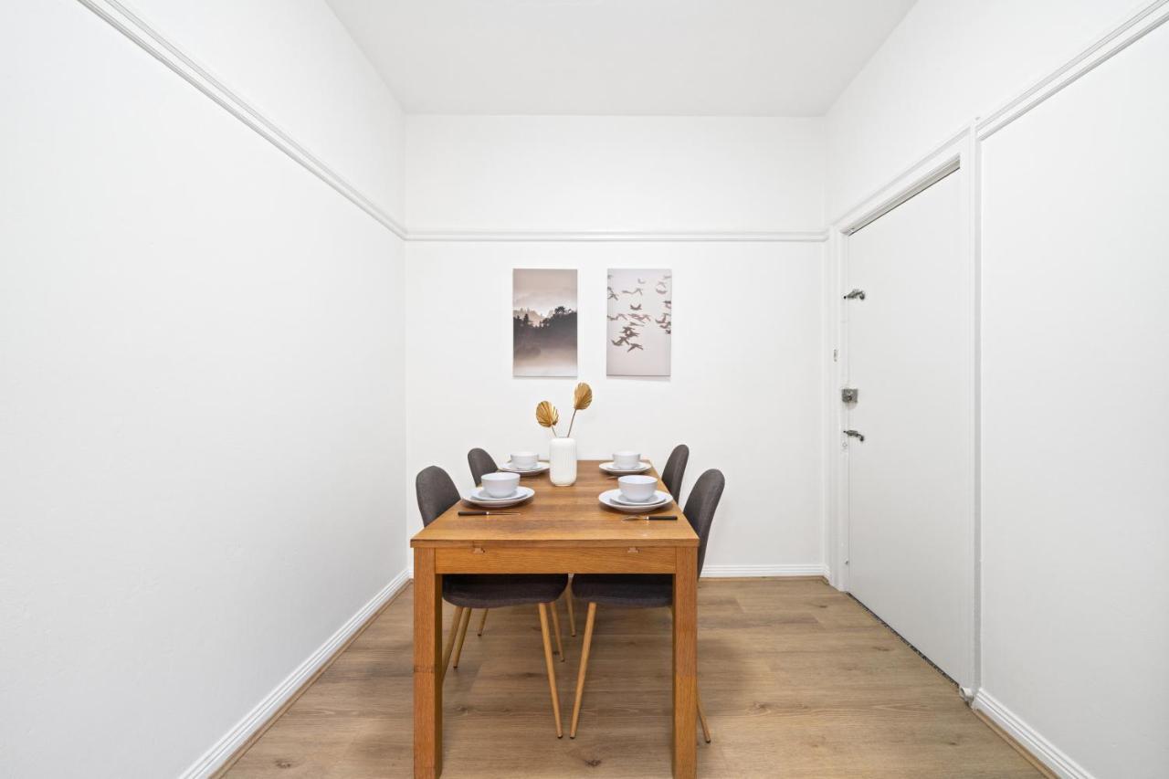 Apartment Burwood Newly Renovated 2 Bed 2 Bath Free Private Parking Big *