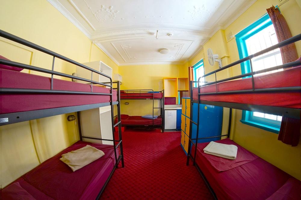 Mad Monkey Potts Point Hostel *