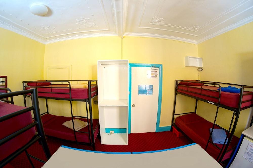 Mad Monkey Potts Point Hostel