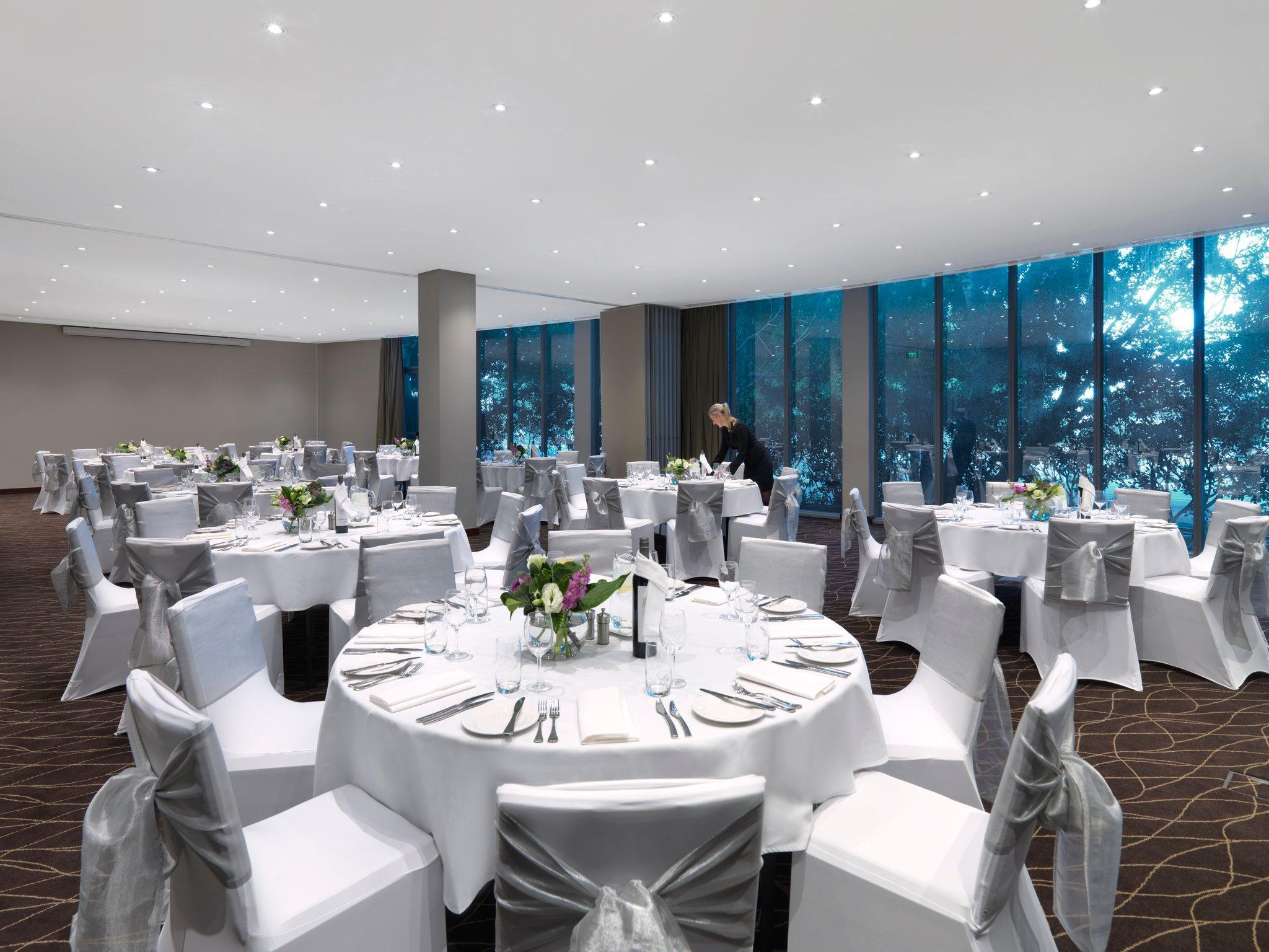 Hotel Crowne Plaza Airport By Ihg 4*