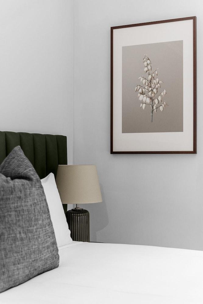 Challis Potts Point 3*