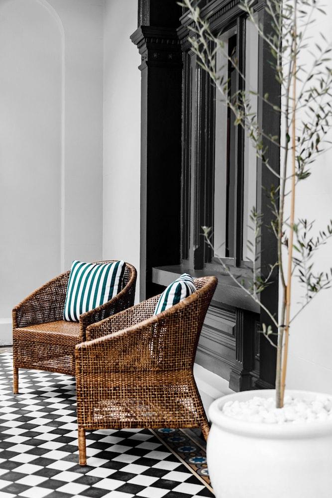 Challis Potts Point