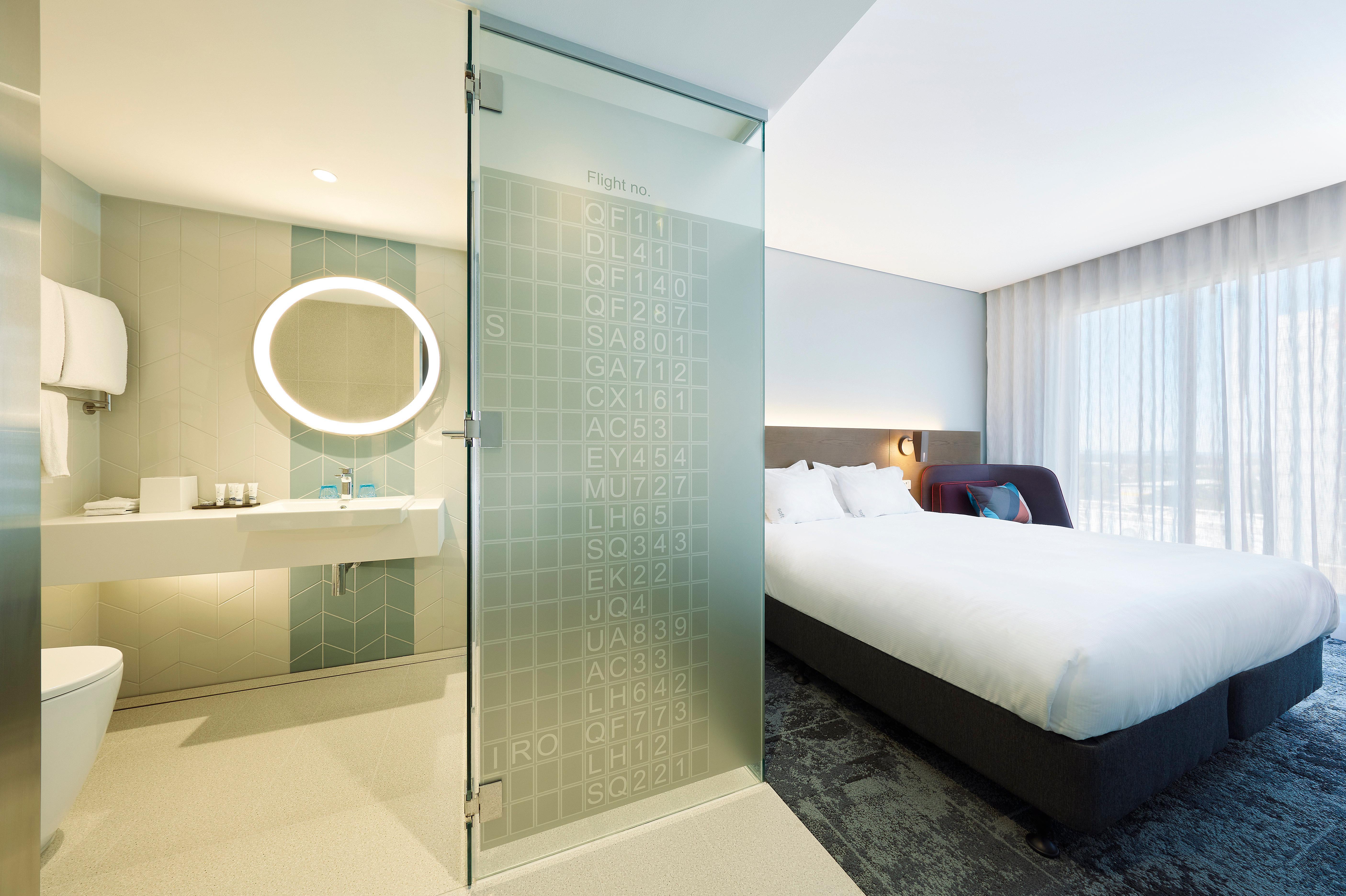 Express Airport By Ihg Hotel 4*